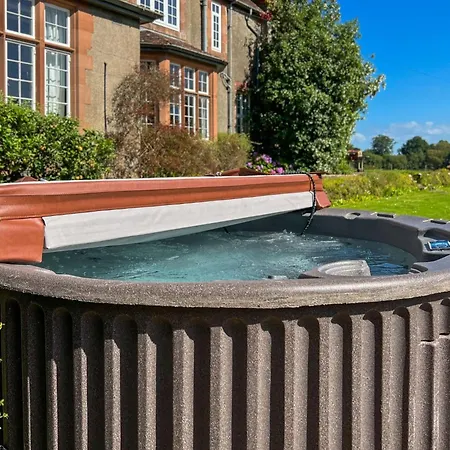 Bank House Longtown, Ideal Group With Swimming Pool & Hot Tub