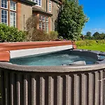 Bank House Longtown, Ideal Group With Swimming Pool & Hot Tub