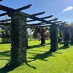 Bank House Longtown, Ideal Group With Swimming Pool & Hot Tub Semesterbostad