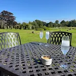 Semesterbostad Bank House Longtown, Ideal Group With Swimming Pool & Hot Tub
