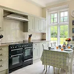 Semesterbostad Bank House Longtown, Ideal Group With Swimming Pool & Hot Tub Longtown (Cumbria)