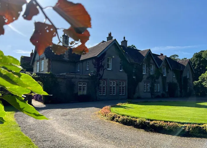 Bank House Longtown, Ideal Group With Swimming Pool & Hot Tub Feriehus